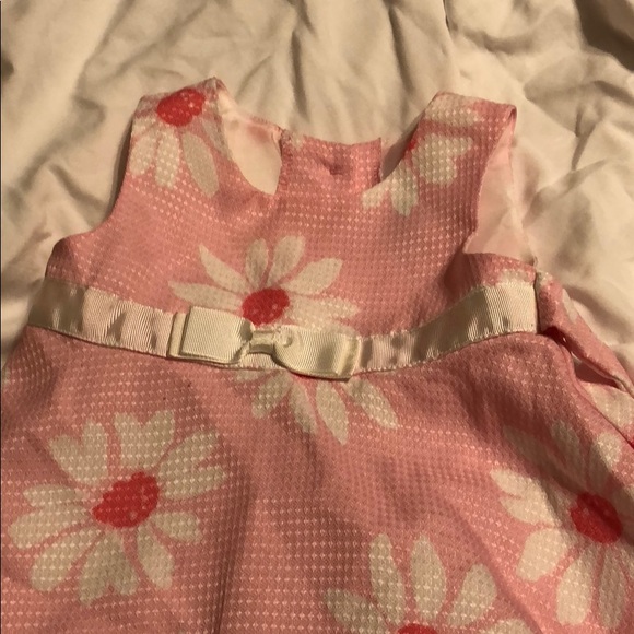 Beautiful dress - Picture 2 of 3